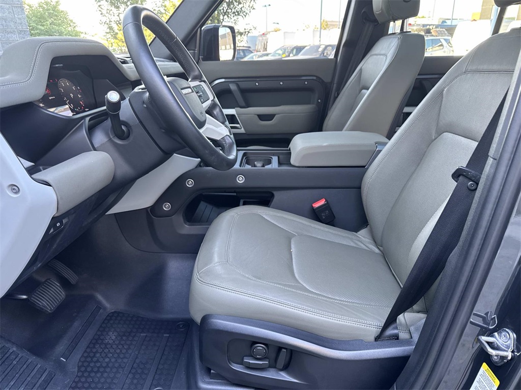 2023 Land Rover Defender 110 S photo 18