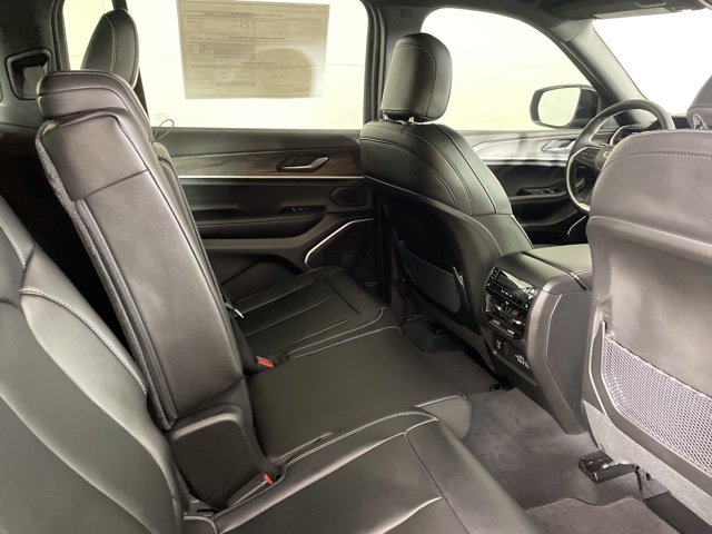 2025 Jeep Grand Cherokee Limited photo 14