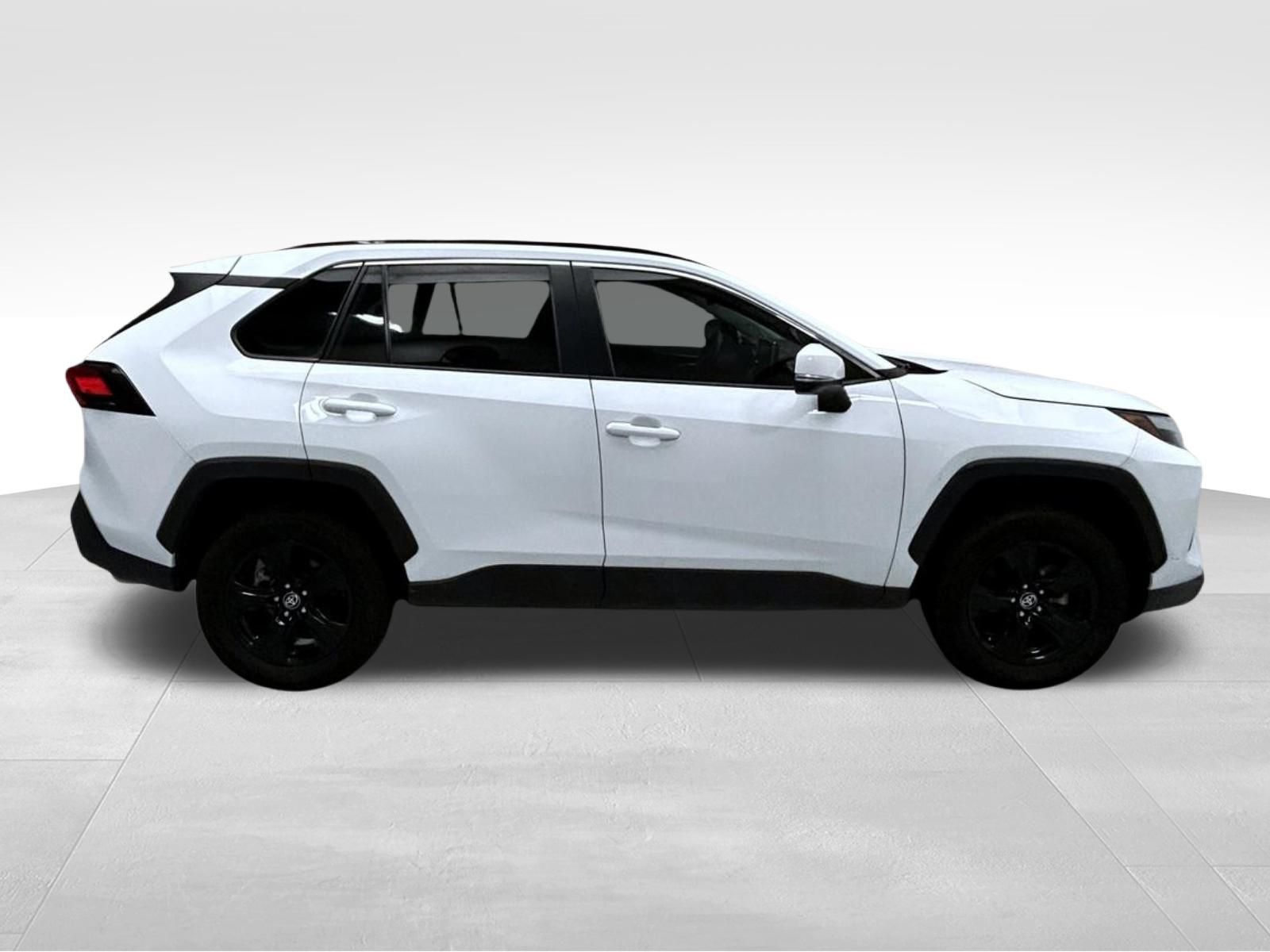 2024 Toyota RAV4 XLE photo 4
