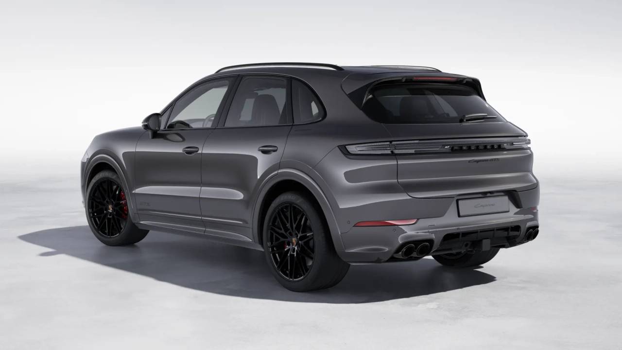 2025 Porsche Cayenne GTS photo 3