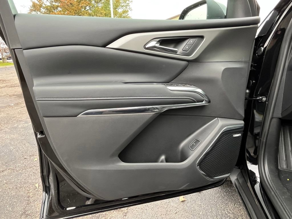 2026 Chevrolet Traverse photo 3