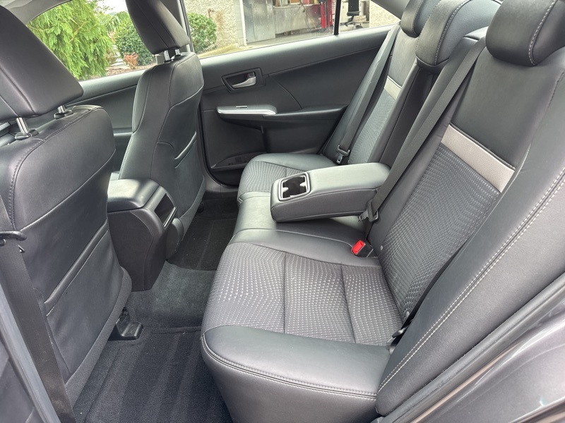 2014 Toyota Camry SE photo 30