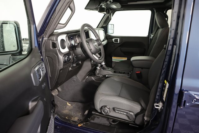 2025 Jeep Wrangler photo 9