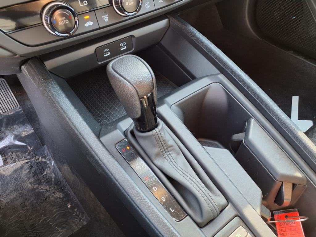 2025 Honda Accord LX photo 13