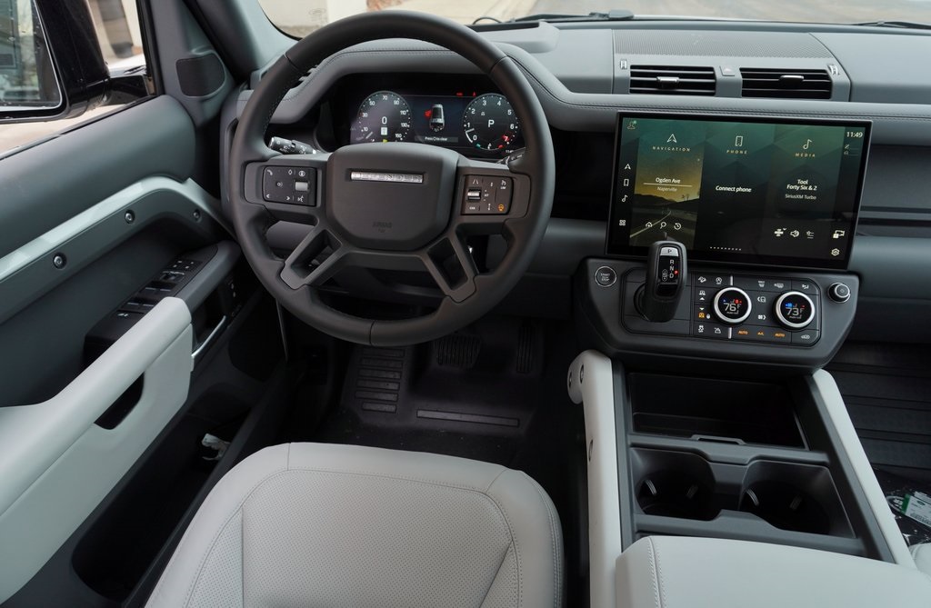 2026 LAND ROVER DEFENDER - Image 15