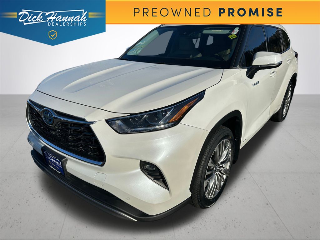 2021 Toyota Highlander Platinum's photo