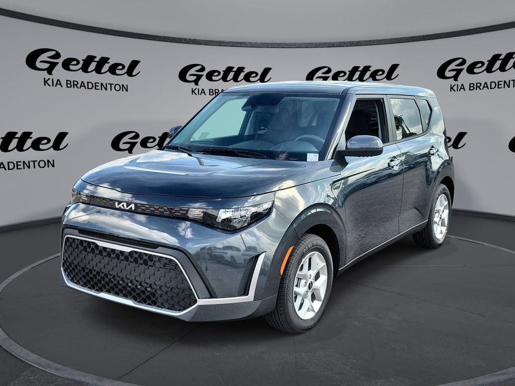 2025 Kia Soul LX's photo