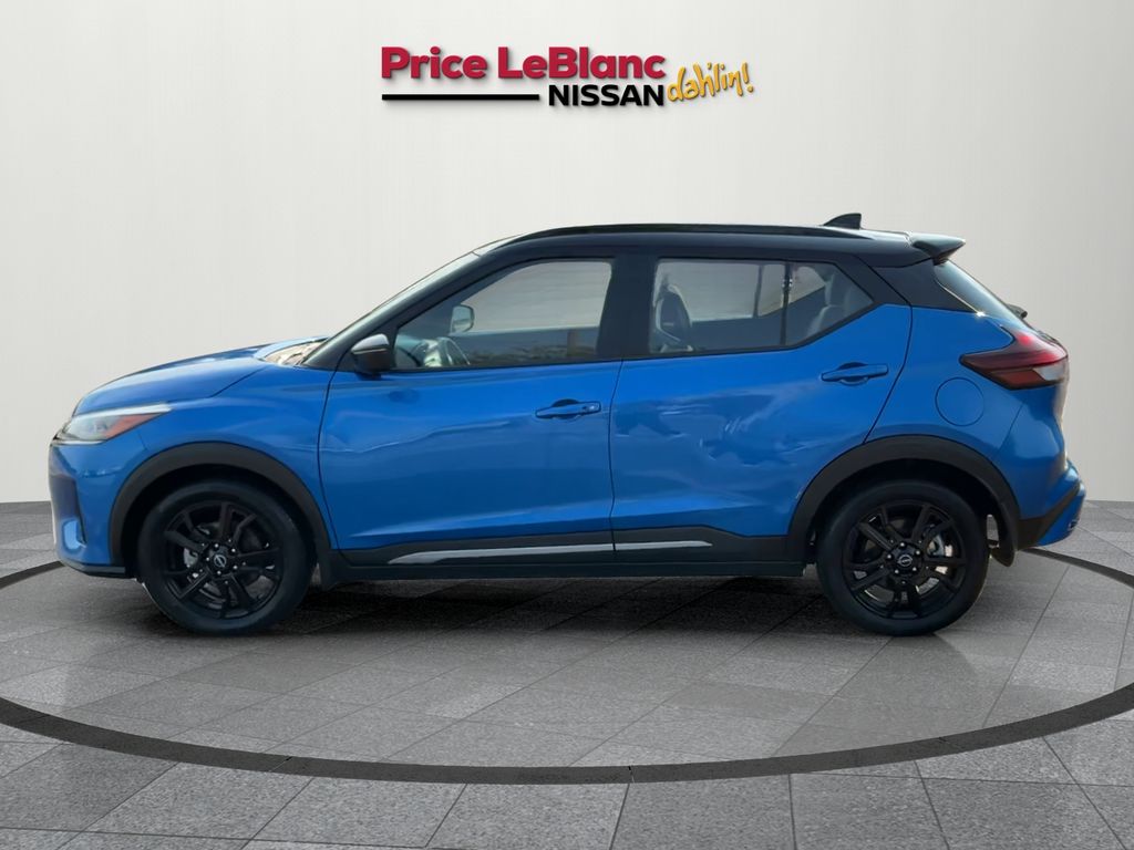 2023 Nissan Kicks SR photo 3