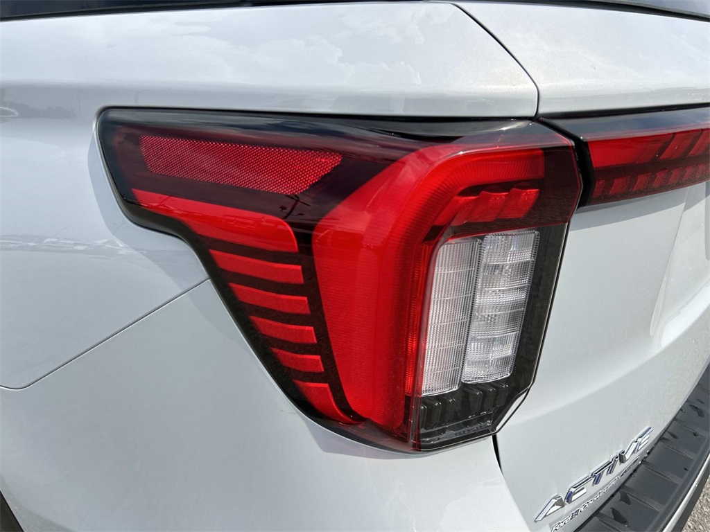 2025 Ford Explorer photo 11