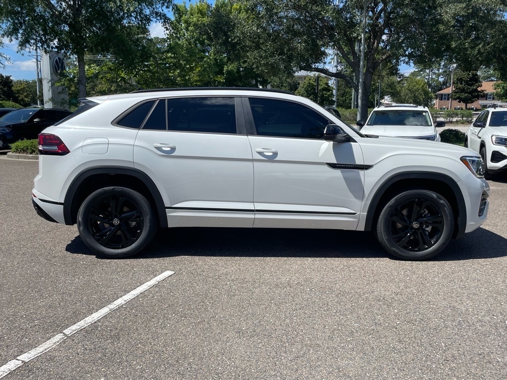 2026 Volkswagen Atlas Cross Sport SEL R-Line photo 2