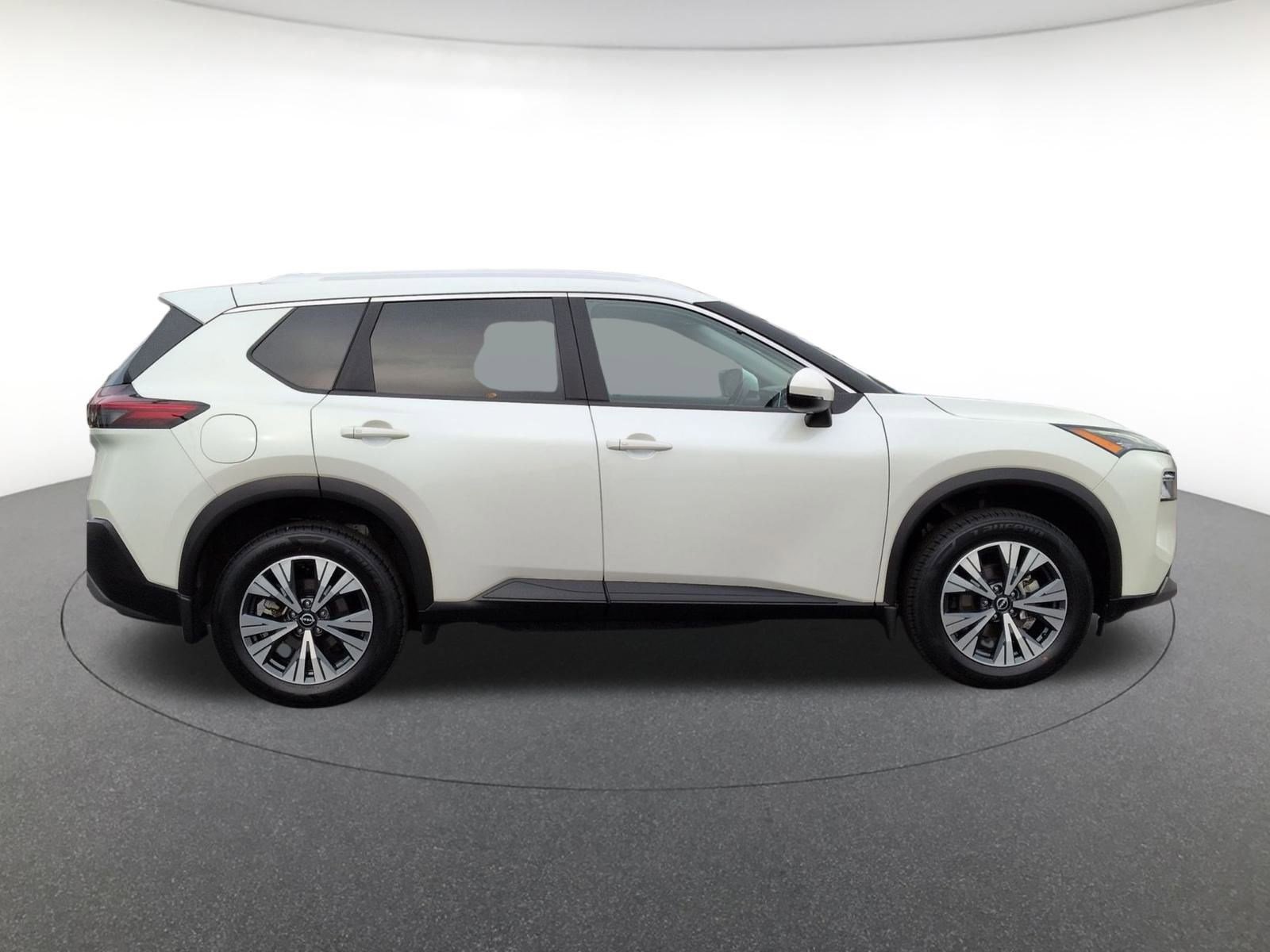 2022 Nissan Rogue SV photo 4