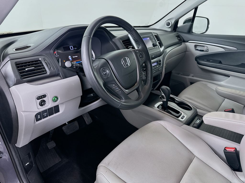 2019 Honda Ridgeline RTL photo 6