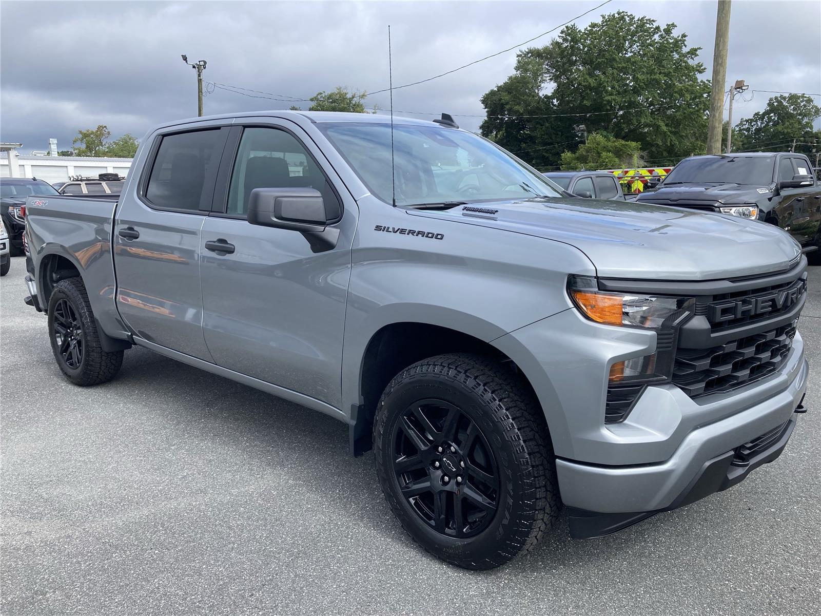 2026 Chevrolet Silverado 1500 Custom photo 2