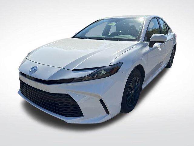 2025 Toyota Camry LE's photo
