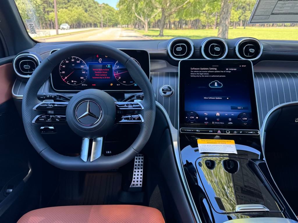 2025 Mercedes Benz GLC 300 4MATIC photo 4
