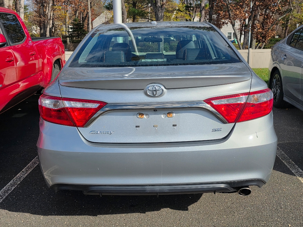 2016 Toyota Camry XLE photo 3
