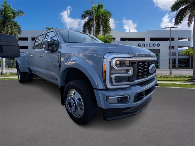 2026 Ford F-450 Super Duty Platinum's photo