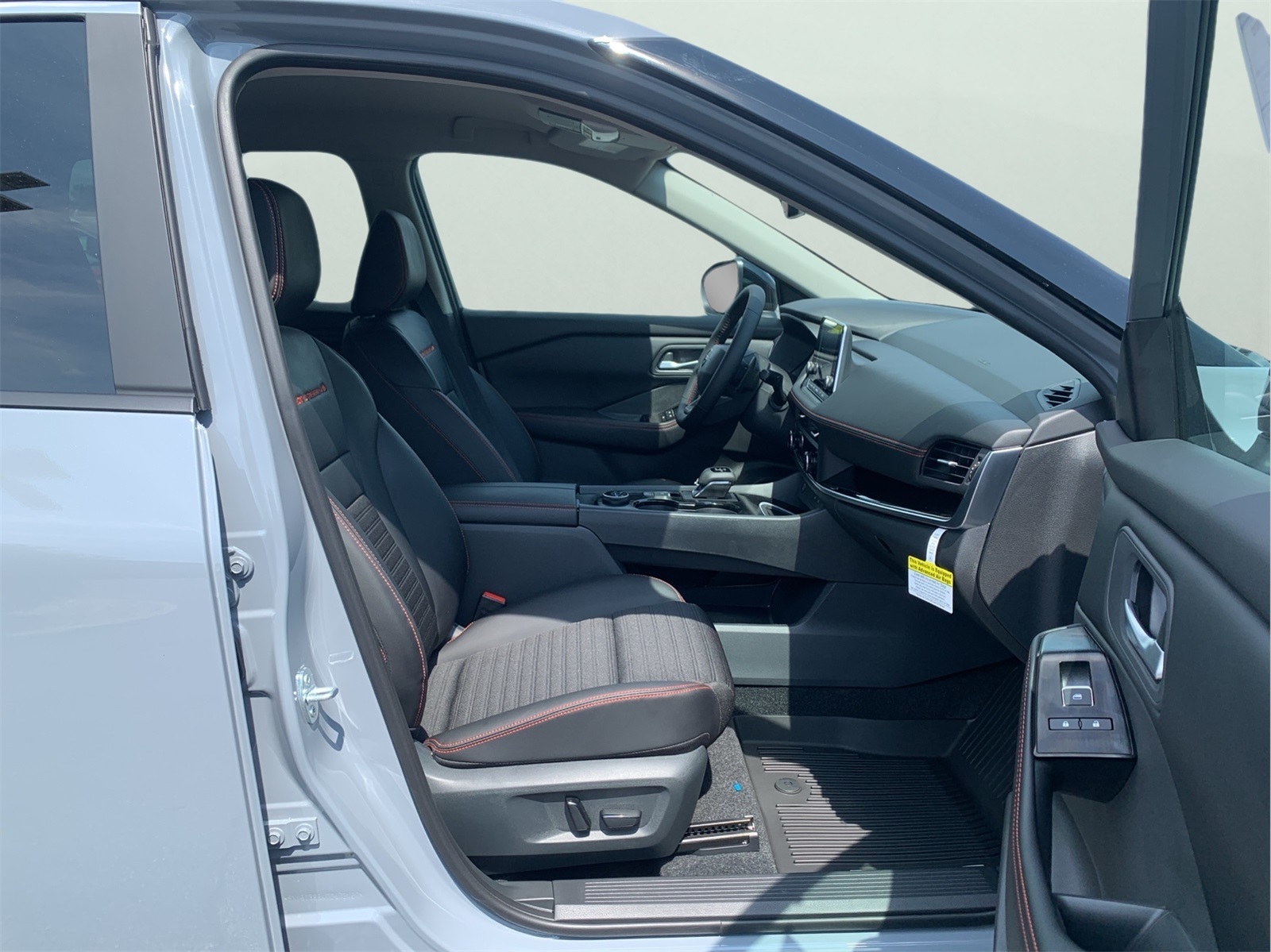 2026 Nissan Rogue SV photo 27