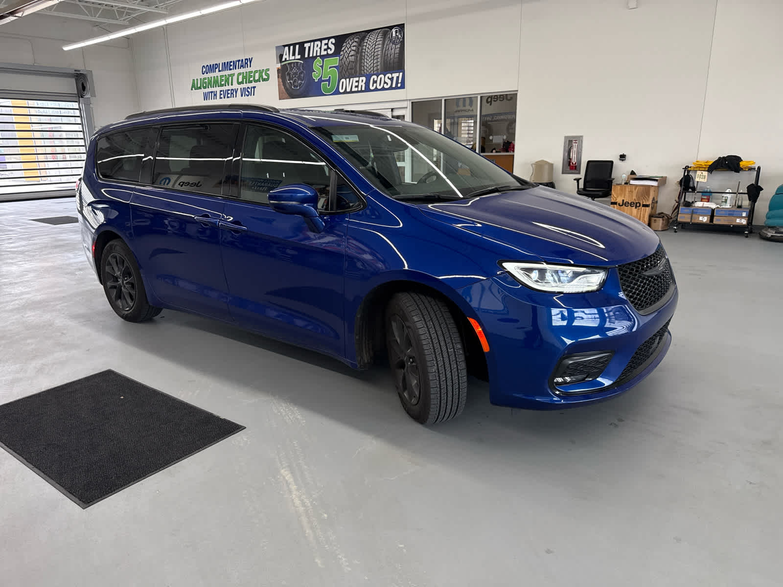 2021 Chrysler Pacifica Touring photo 3
