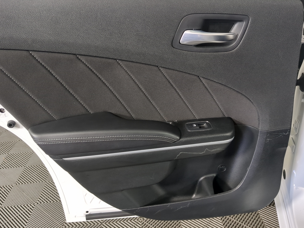 2023 Dodge Charger SXT photo 13