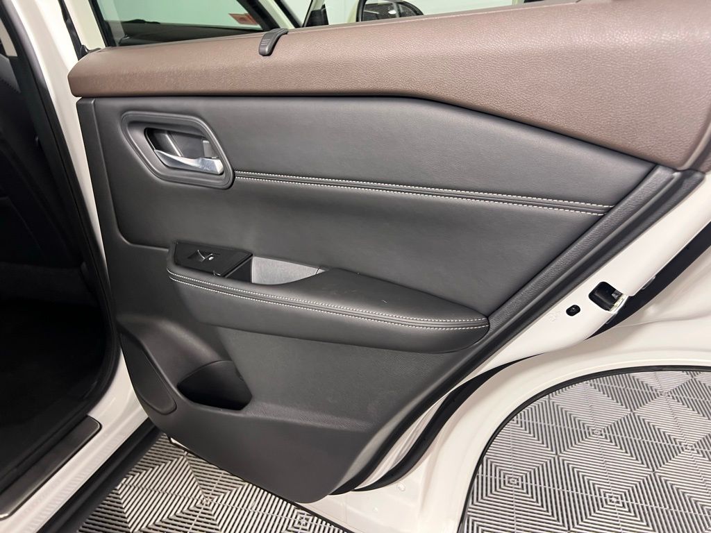 2023 Nissan Rogue SL photo 10