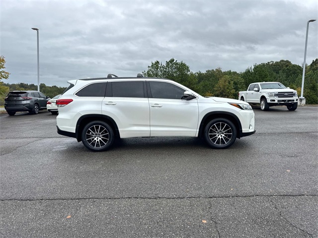 2017 Toyota Highlander SE photo 3