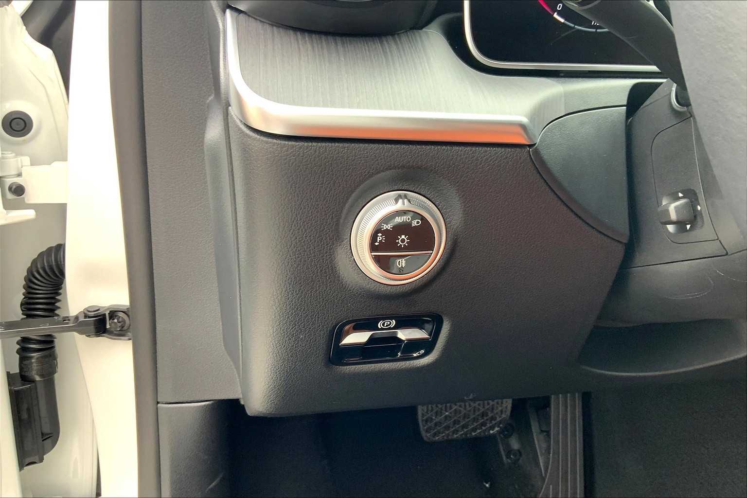 2025 Mercedes Benz C 300 photo 11