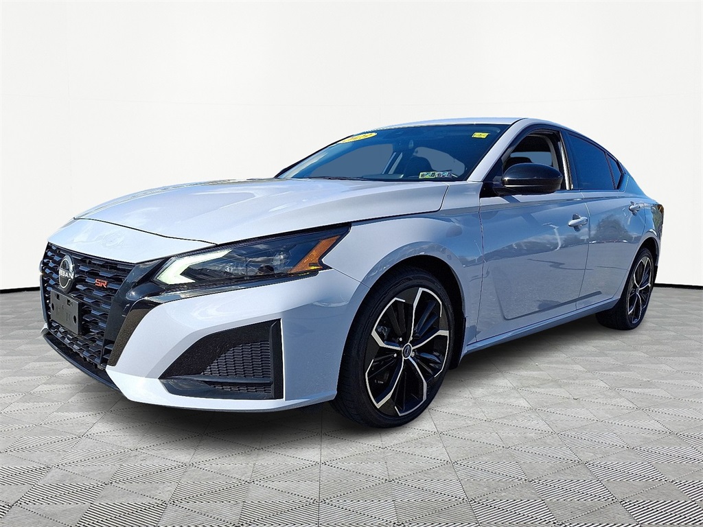 2023 Nissan Altima 2.5 SR photo 3