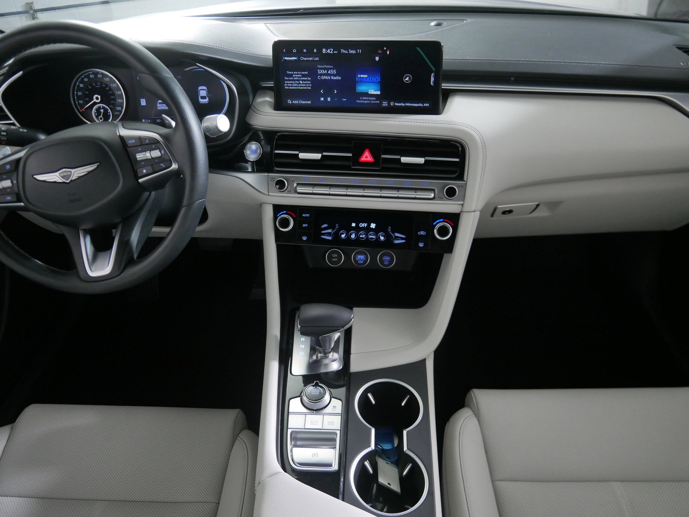2024 Genesis G70 2.5T photo 10