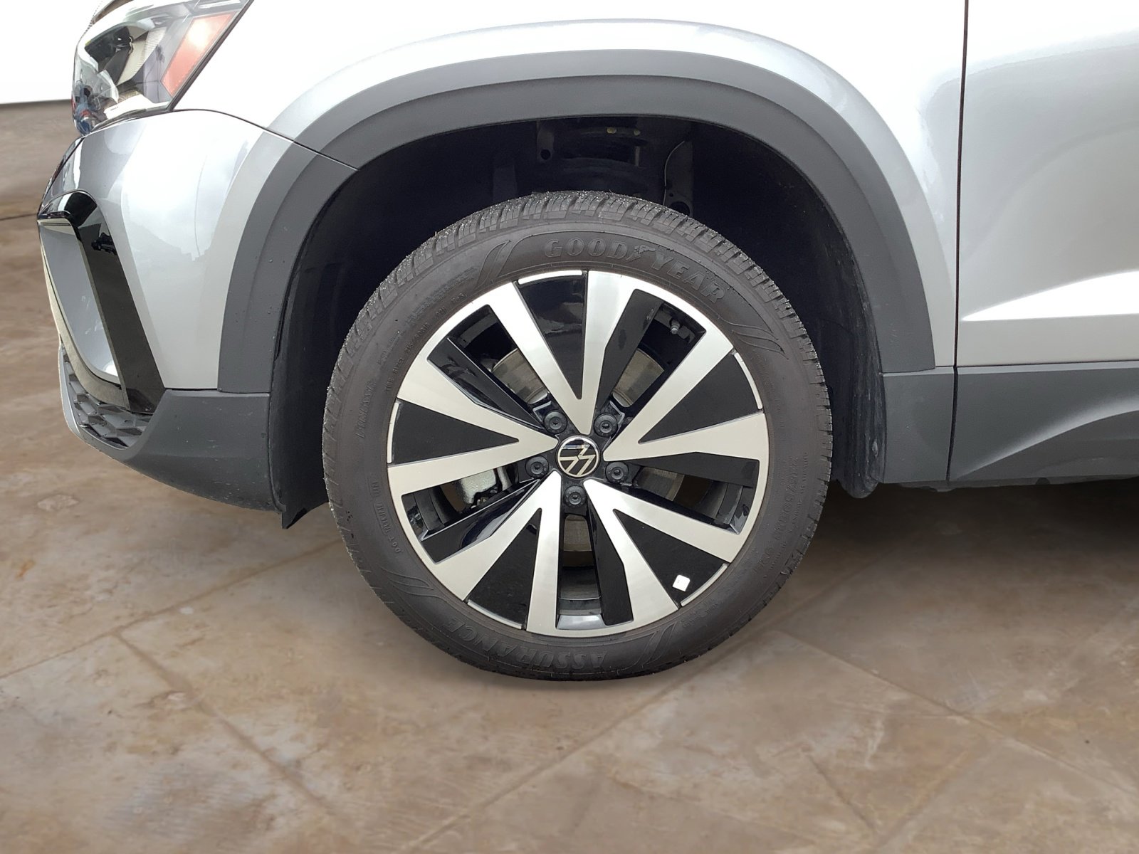 2024 Volkswagen Taos SE photo 6