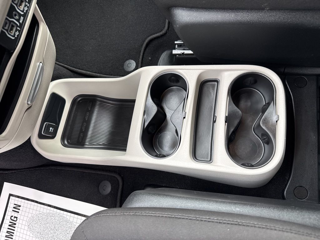 2023 Chrysler Voyager LX photo 4