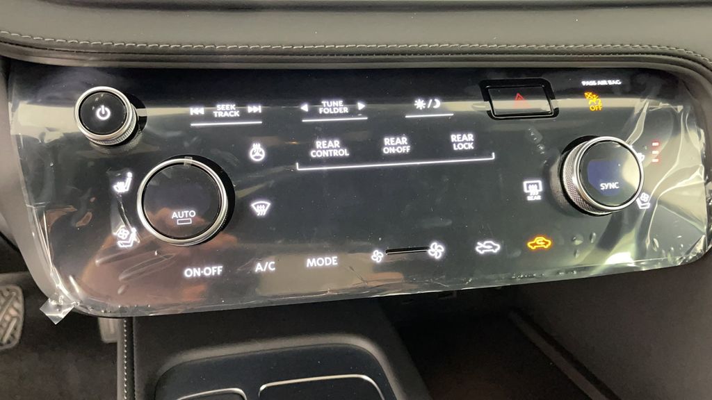 New 2025 White INFINITI LUXE image 21