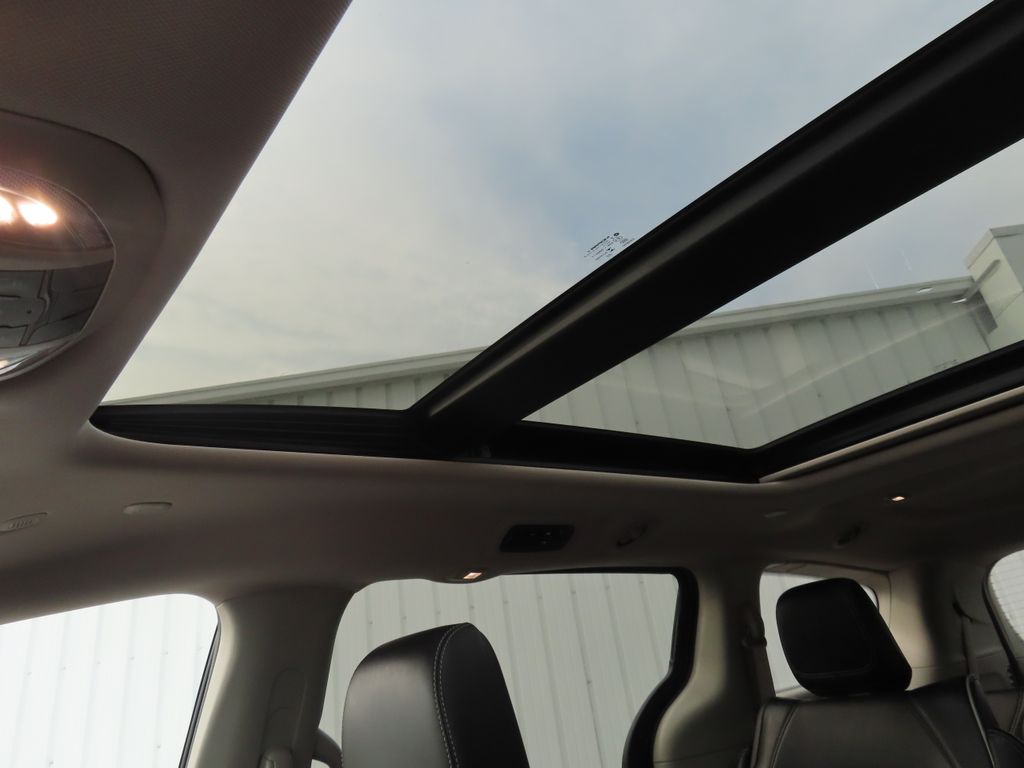 2023 Chrysler Pacifica Hybrid Limited photo 10