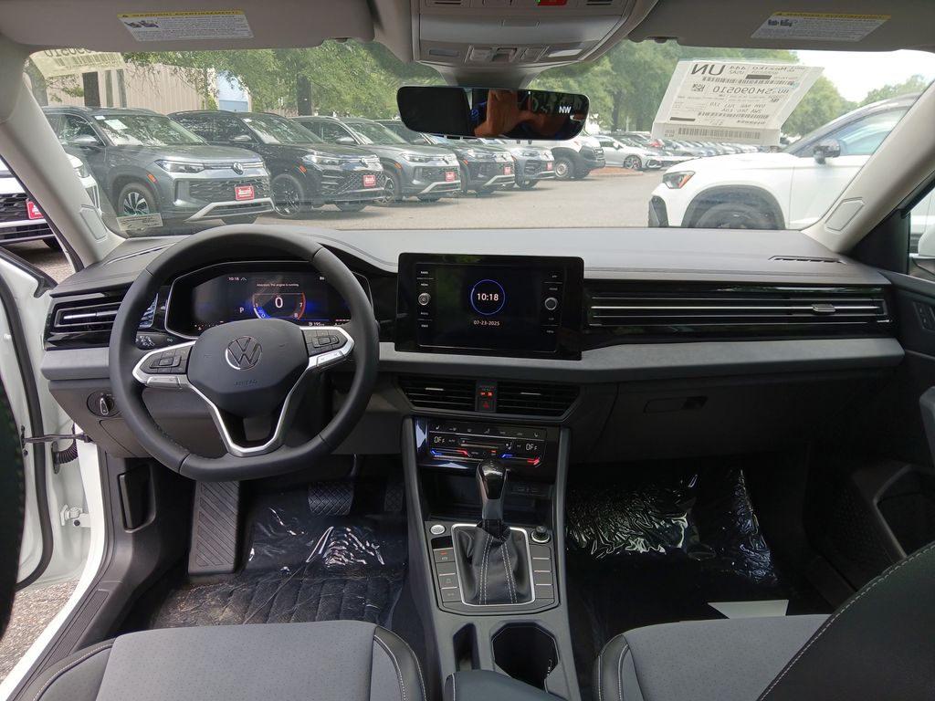 2025 Volkswagen Jetta 1.5T SE photo 12