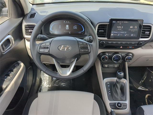 2025 Hyundai Venue SEL photo 15