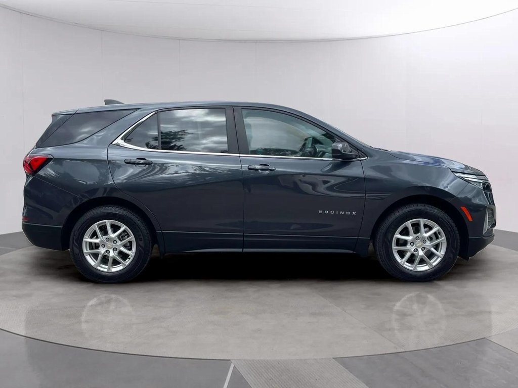 2022 Chevrolet Equinox LT photo 3