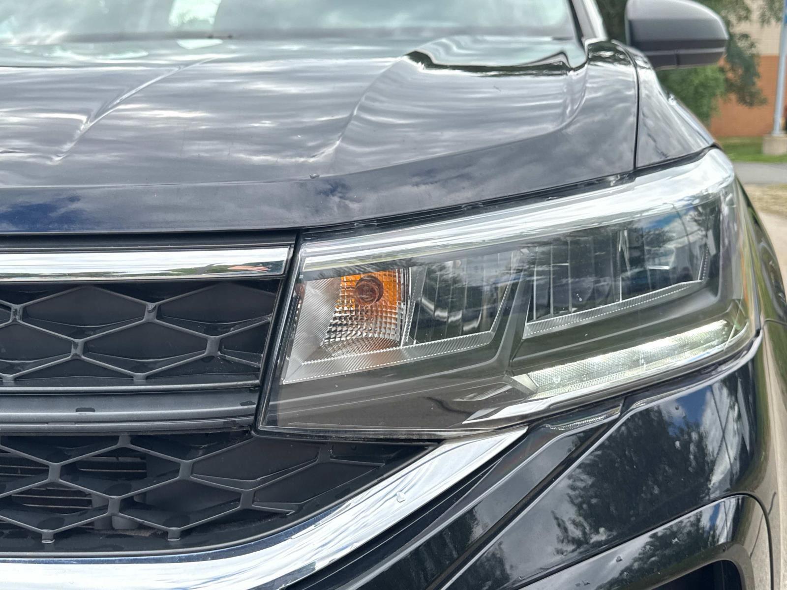 2022 Volkswagen Taos S photo 2