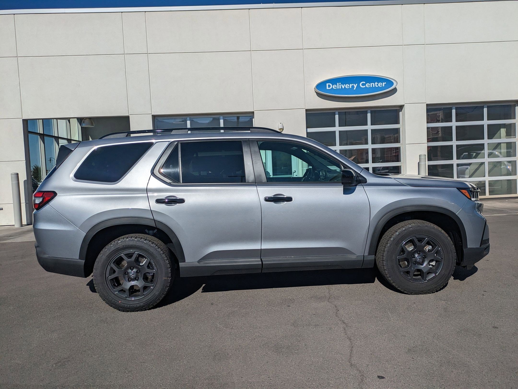 2025 Honda Pilot TrailSport photo 2