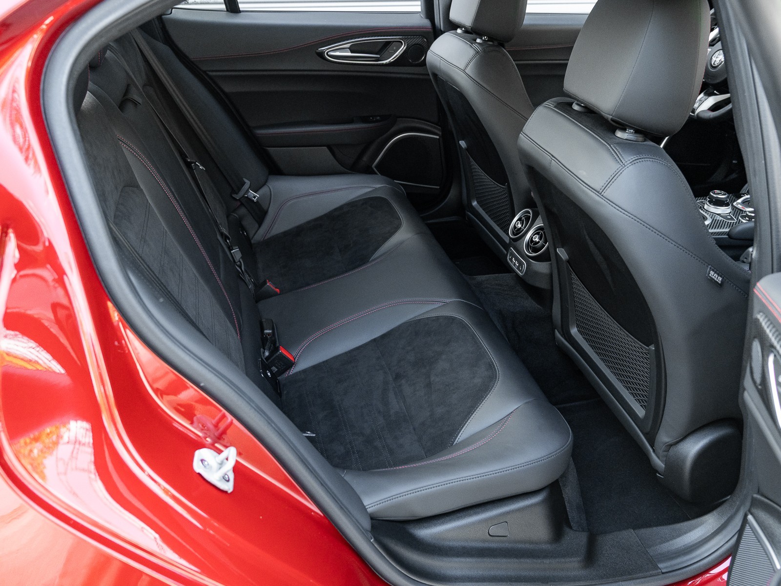 2020 Alfa Romeo Giulia Quadrifoglio photo 40