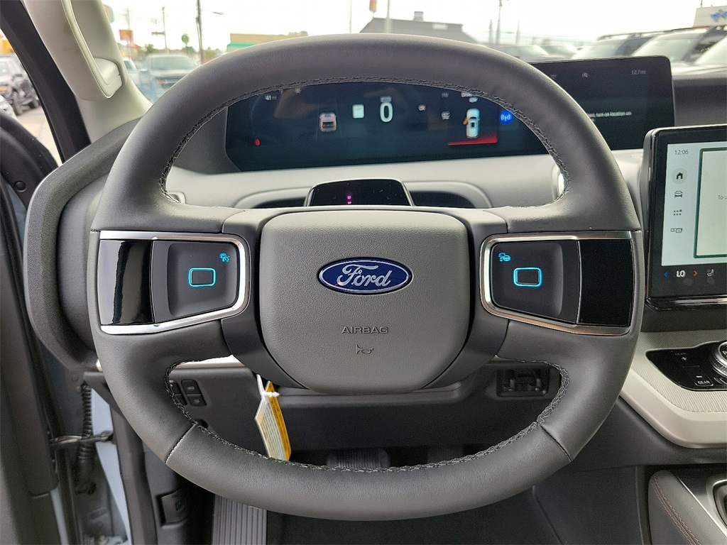 2025 Ford Expedition photo 18