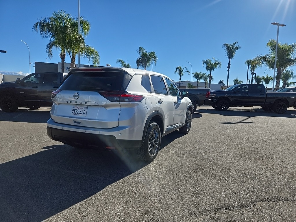 2024 Nissan Rogue S photo 4