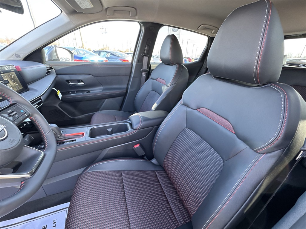 2025 Nissan Kicks SR photo 11