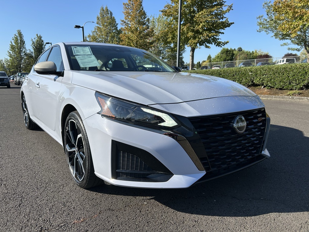 2024 Nissan Altima 2.5 SR photo 2