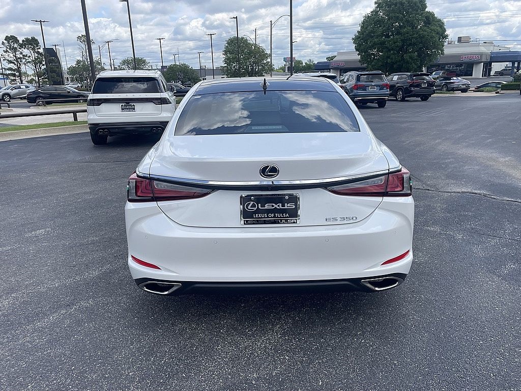 2025 Lexus ES 350 photo 4