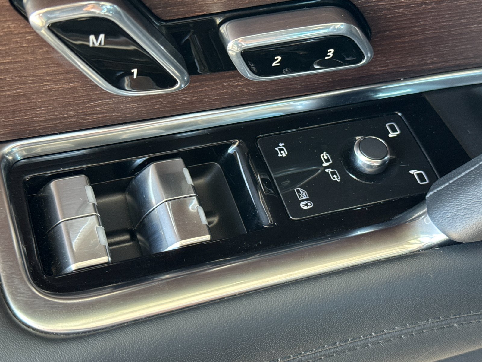 2023 Land Rover Range Rover Autobiography photo 13