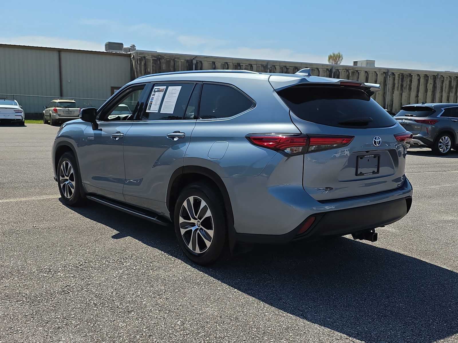 2021 Toyota Highlander Hybrid XLE photo 6