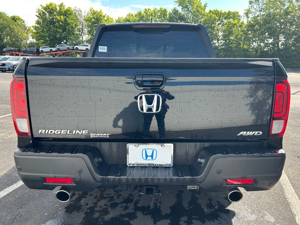 2023 Honda Ridgeline Black Edition photo 3
