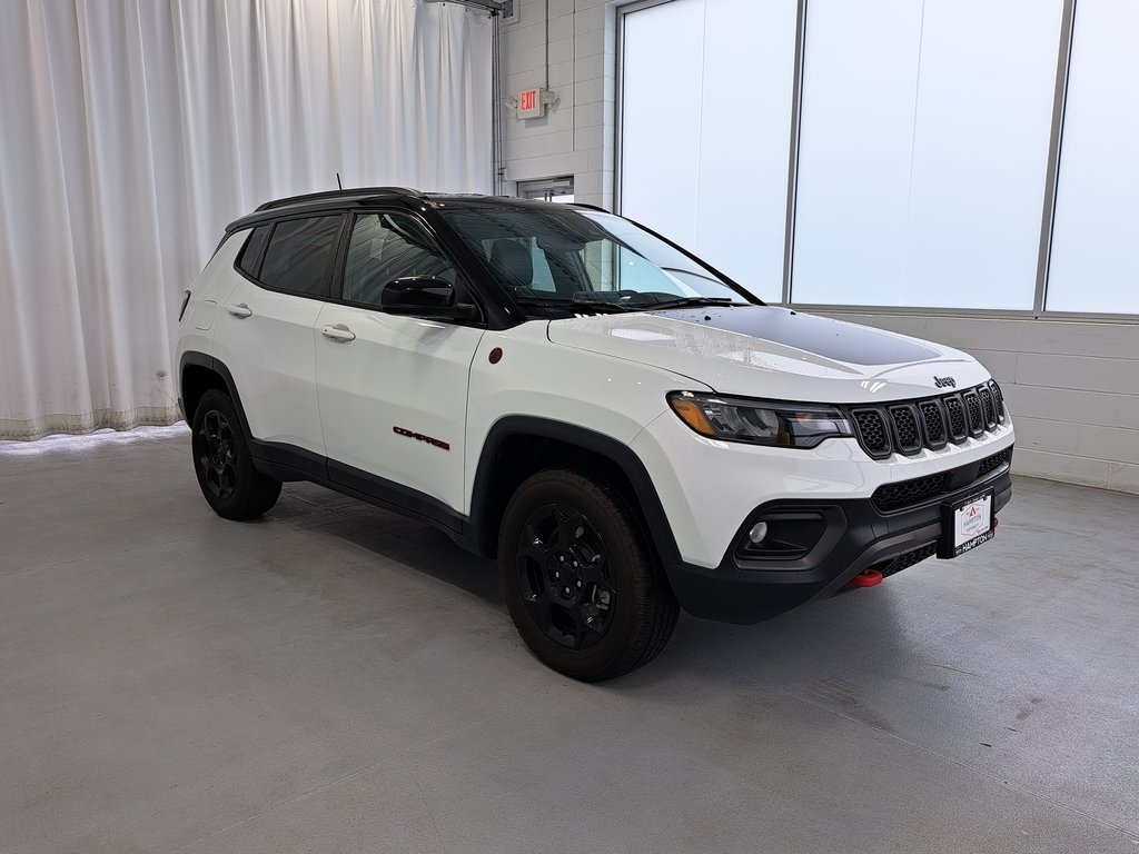 2024 Jeep Compass Trailhawk photo 2