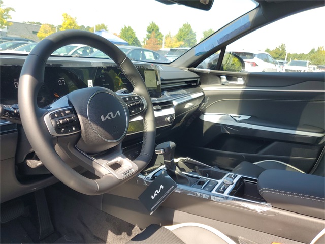 2025 Kia K5 GT-Line photo 9