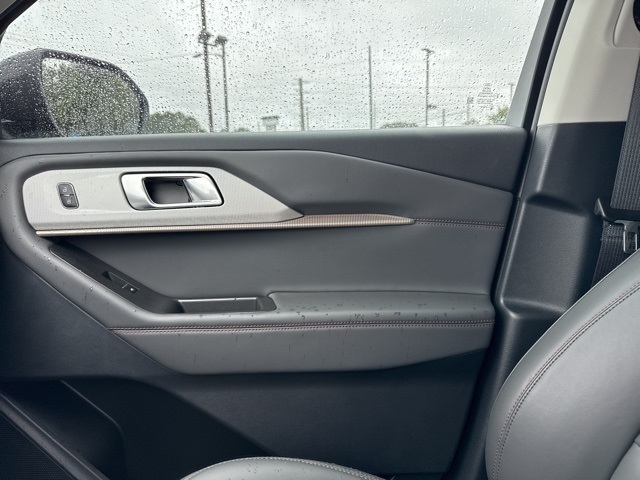 2025 Ford Explorer photo 35